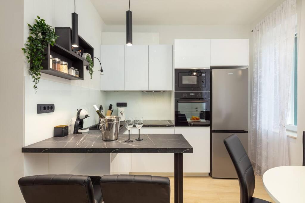 Apartman Drago 4* - 2 Minutes From The Town Centre 스플리트 외부 사진